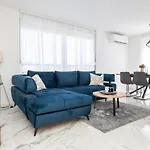 Rooftop Apartment Iadera